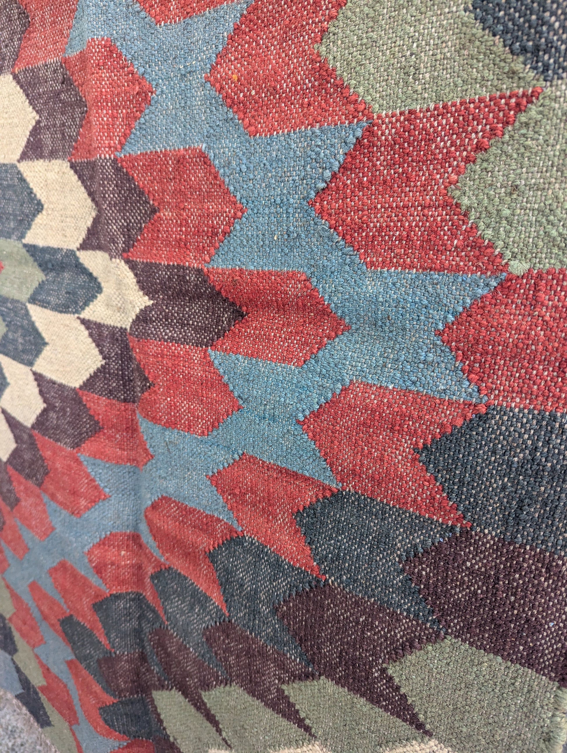 Handwoven Traditional Area Rug or Carpet or Accent Chevron Pattern