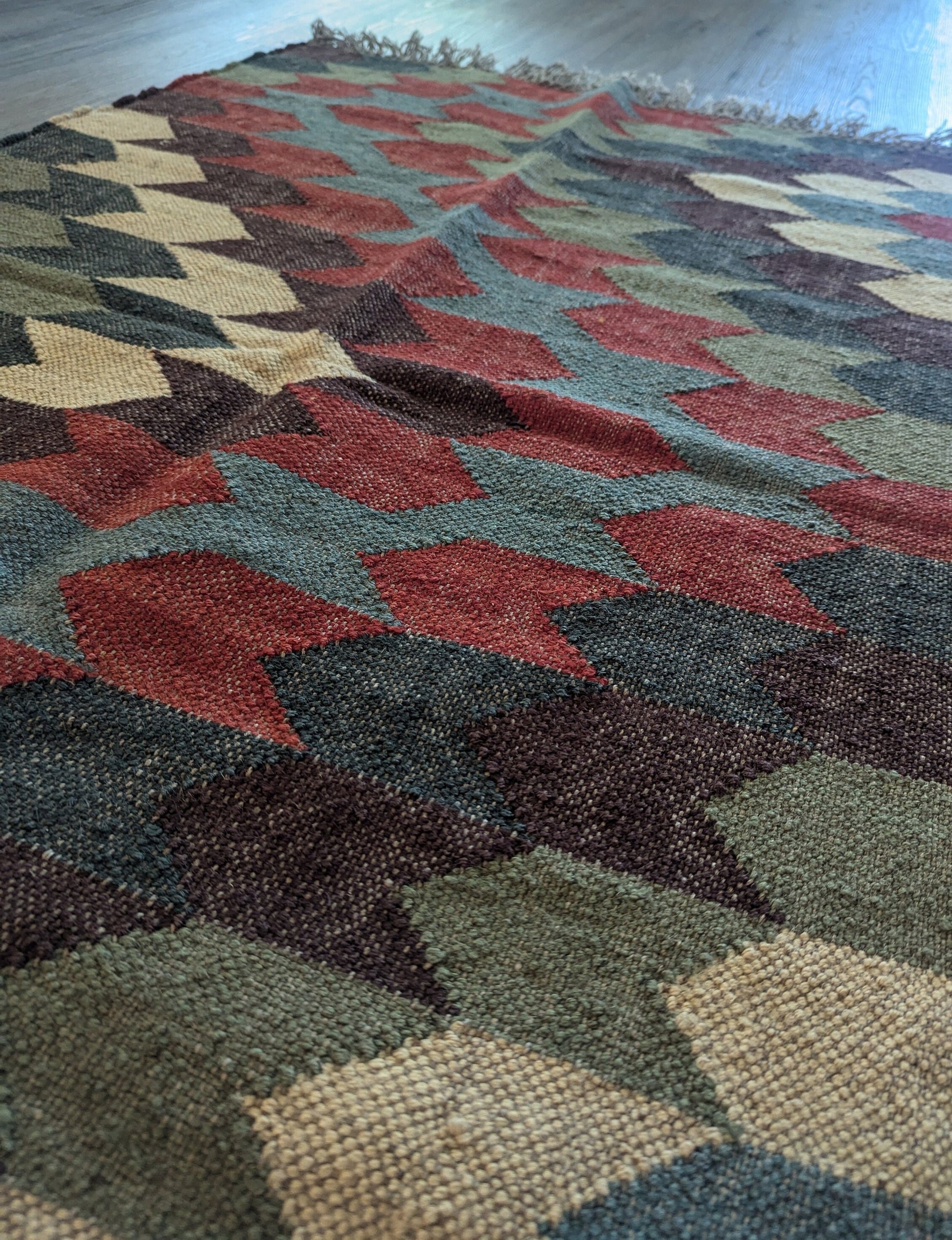 Handwoven Traditional Area Rug or Carpet or Accent Chevron Pattern