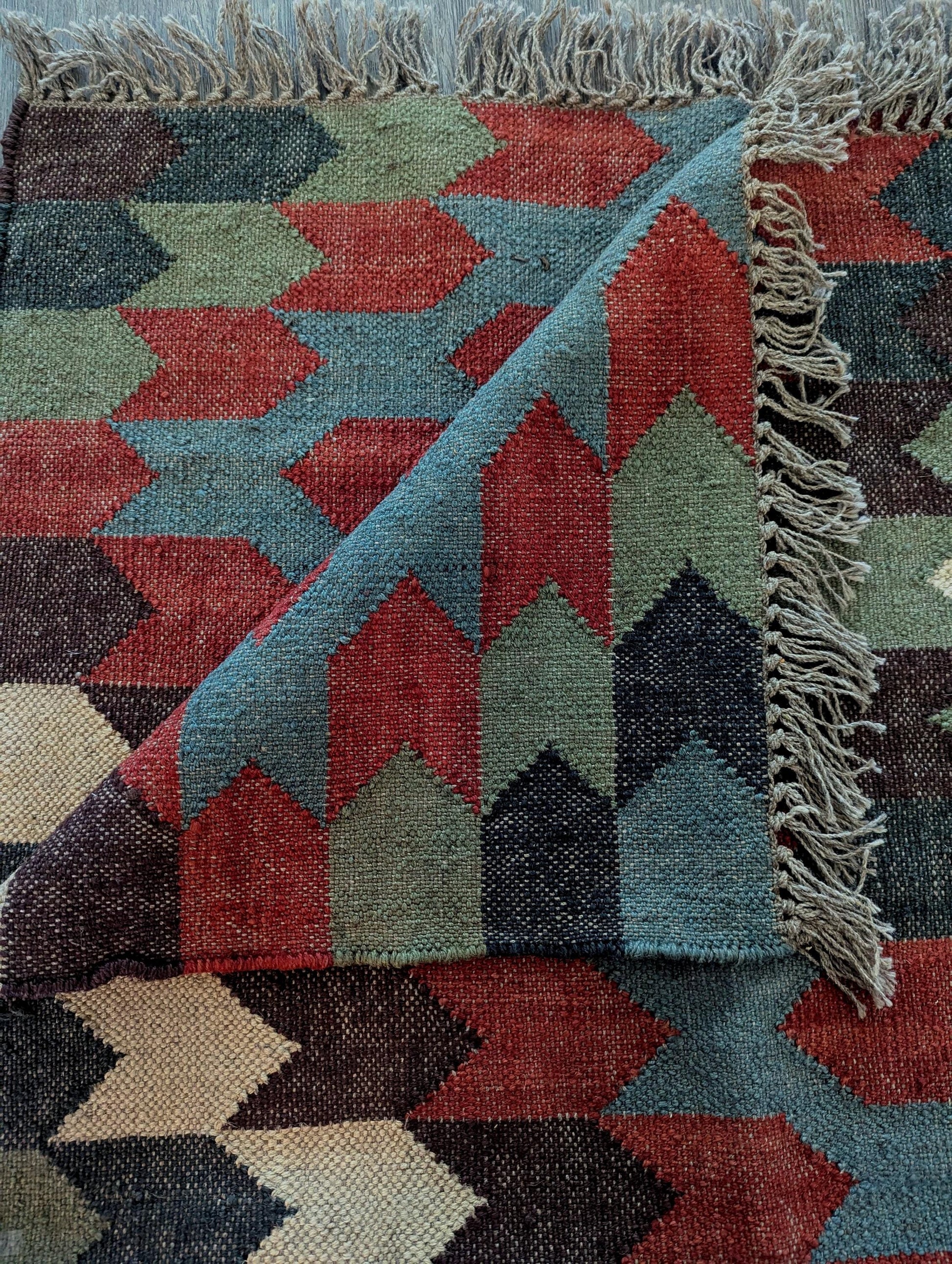 Handwoven Traditional Area Rug or Carpet or Accent Chevron Pattern